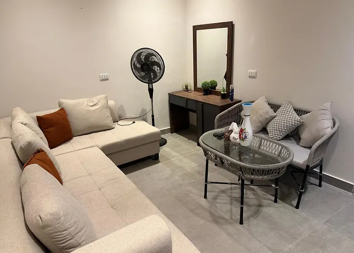 Old Sheraton Street Apartment *